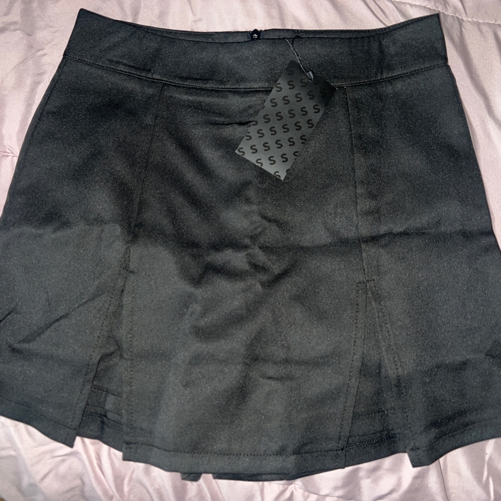 Black Skort